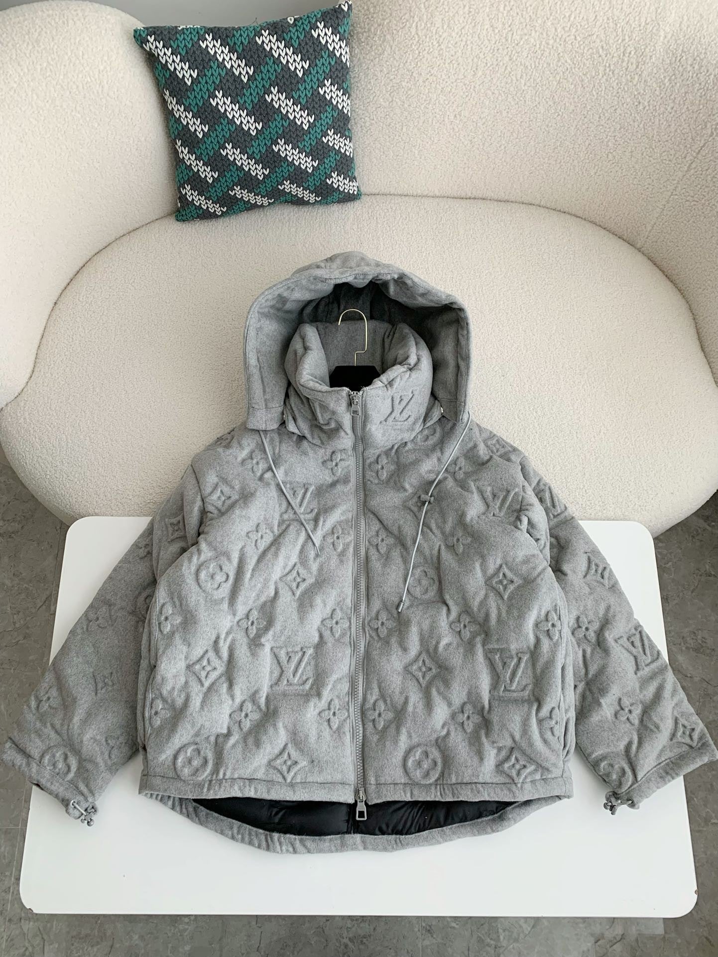 Louis Vuitton - Doudoune Monogramme LV Grise