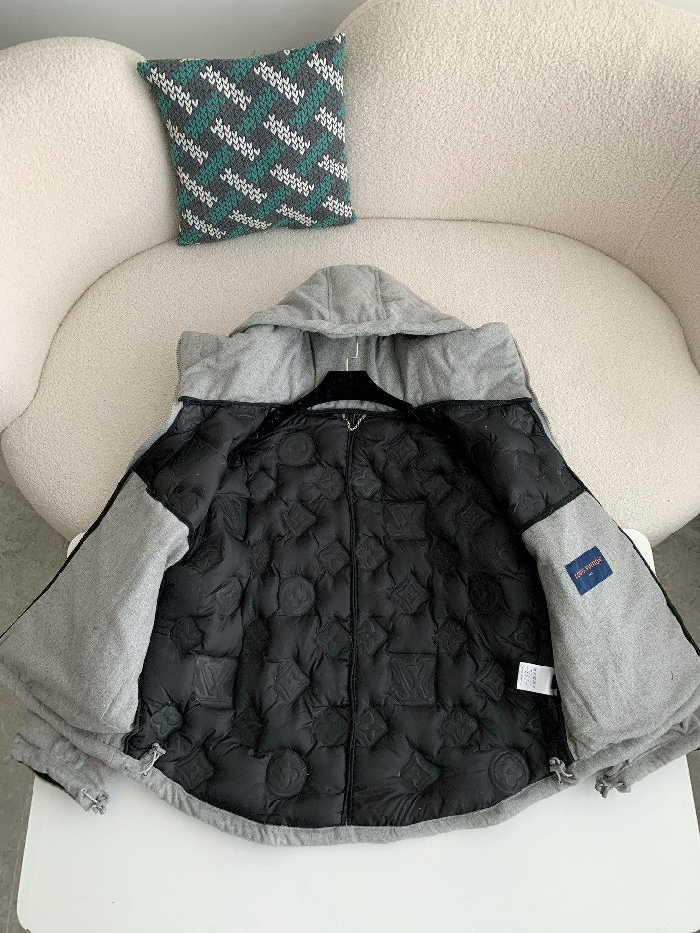 Louis Vuitton - Doudoune Monogramme LV Grise