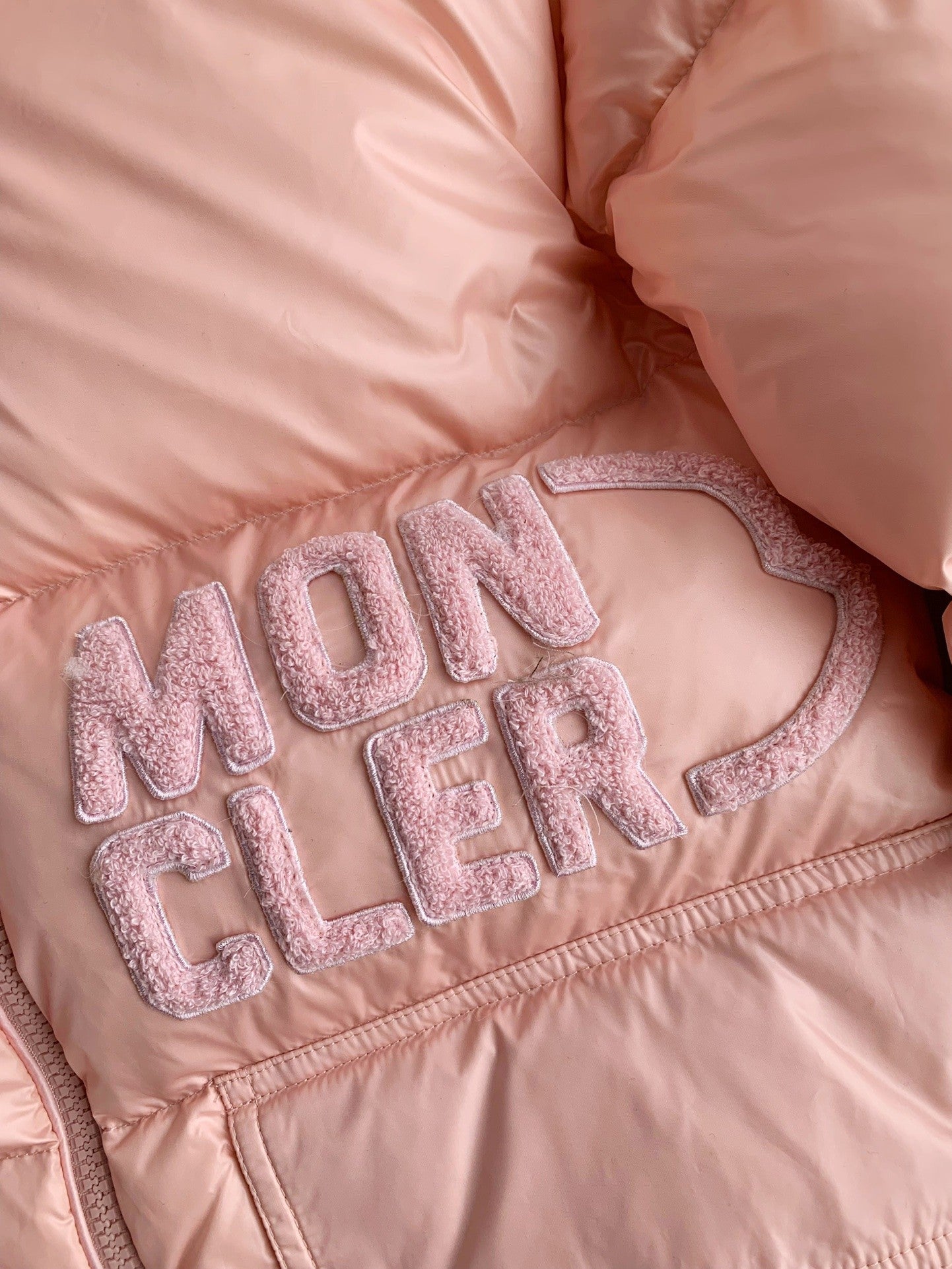 Moncler - Doudoune ABBAYE brodé ‘MONCLER’ Rose Clair F