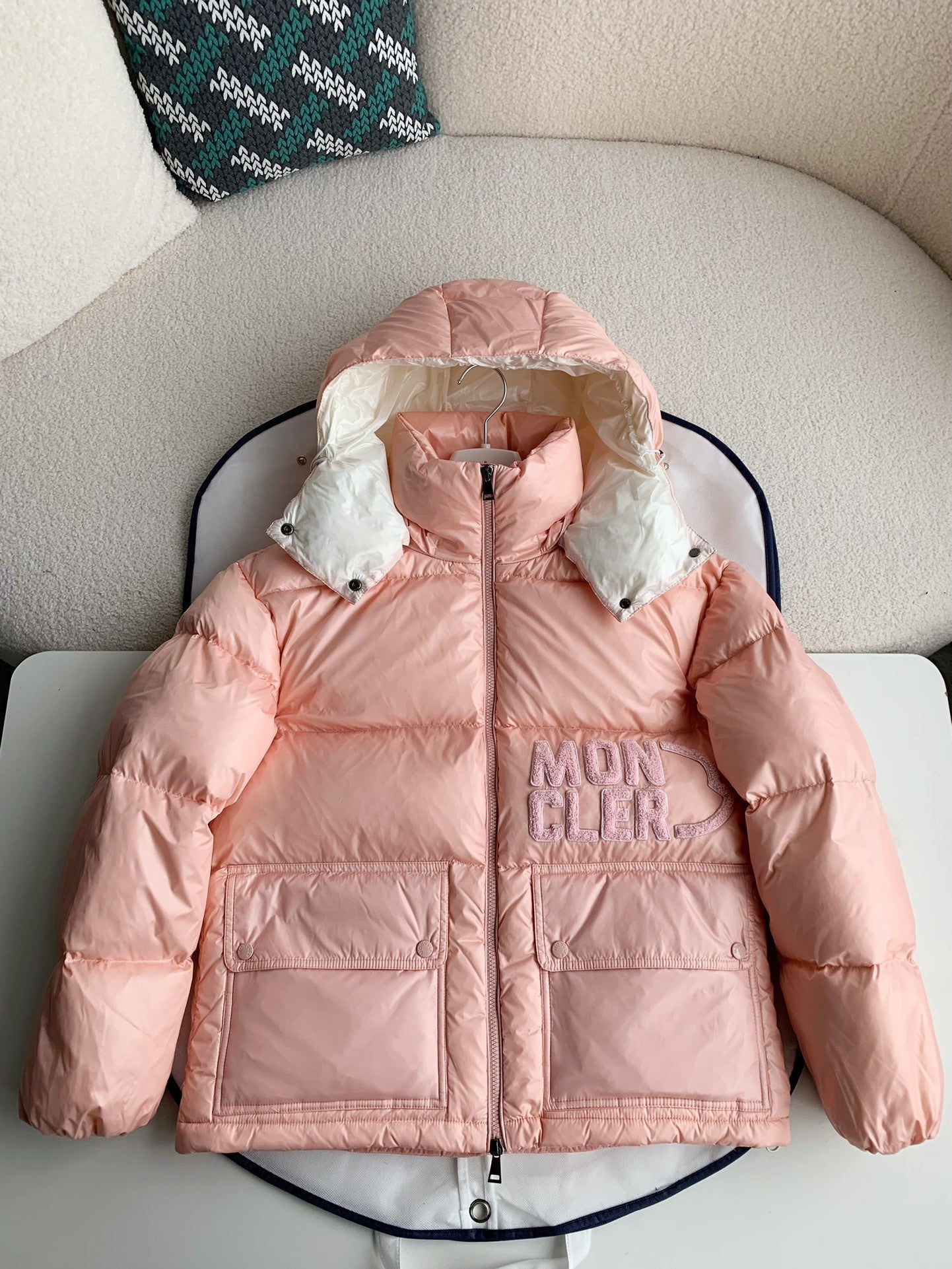 Moncler - Doudoune ABBAYE brodé ‘MONCLER’ Rose Clair F