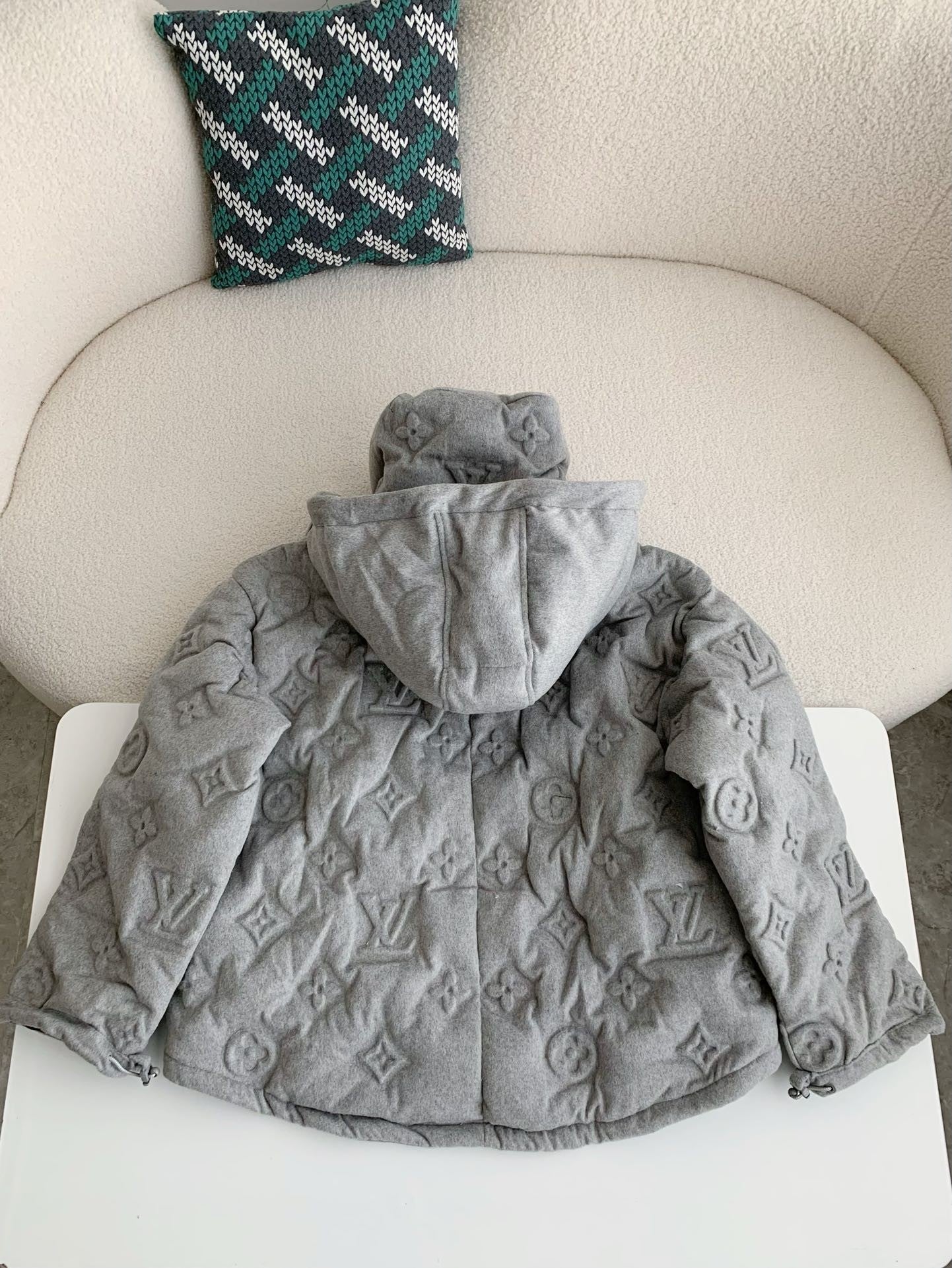 Louis Vuitton - Doudoune Monogramme LV Grise